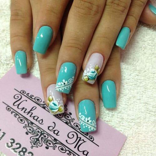 Uñas decoradas con flores