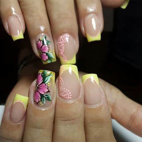 Uñas decoradas con flores