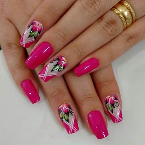 Uñas decoradas con flores