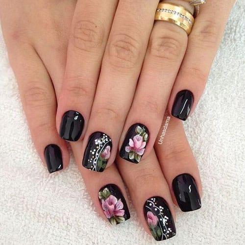 Uñas decoradas con flores