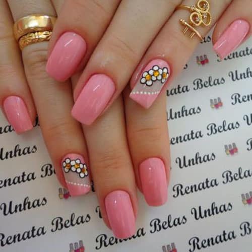 Uñas decoradas con flores