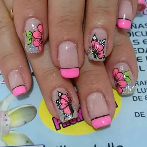 Uñas decoradas con flores