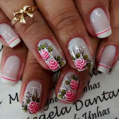 Uñas decoradas con flores