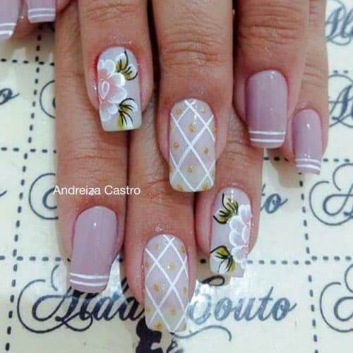 Uñas decoradas con flores