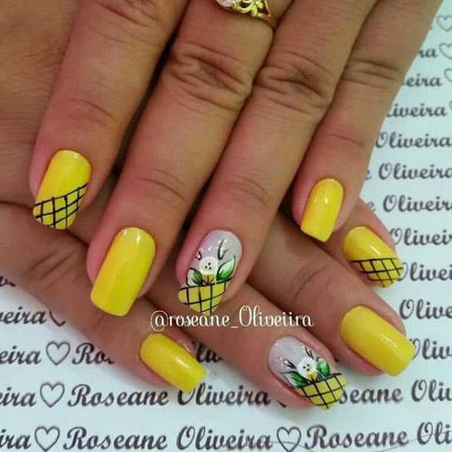 Uñas decoradas con flores