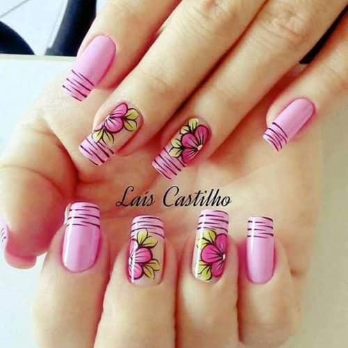 Uñas decoradas con flores