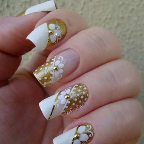 Uñas decoradas con flores