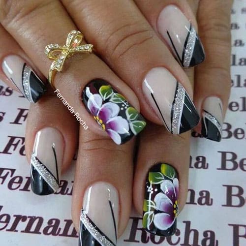 Uñas decoradas con flores