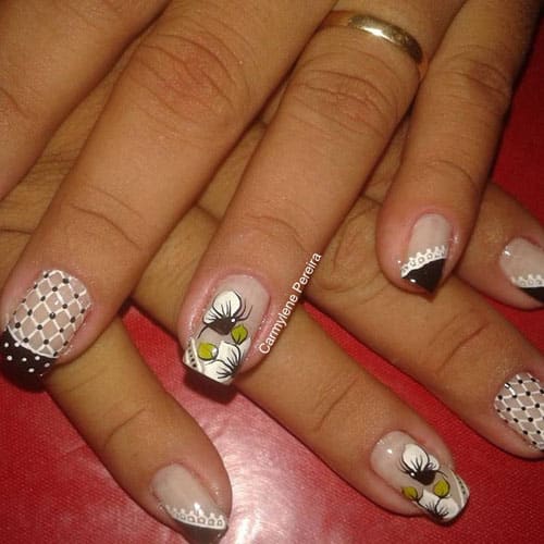 Uñas decoradas con flores