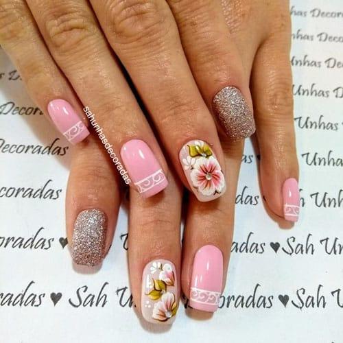 Uñas decoradas con flores