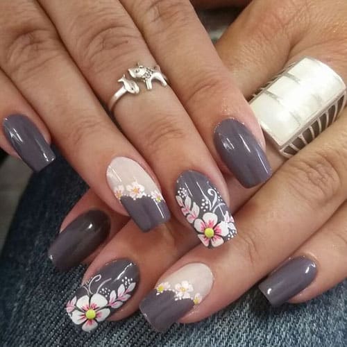 Uñas decoradas con flores