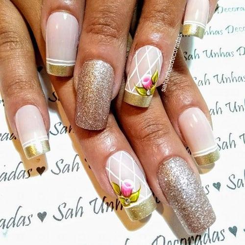 Uñas decoradas con flores