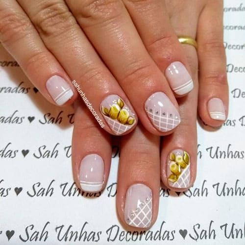 Uñas decoradas con flores