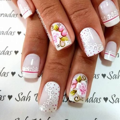 Uñas decoradas con flores