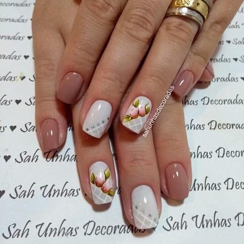 Uñas decoradas con flores