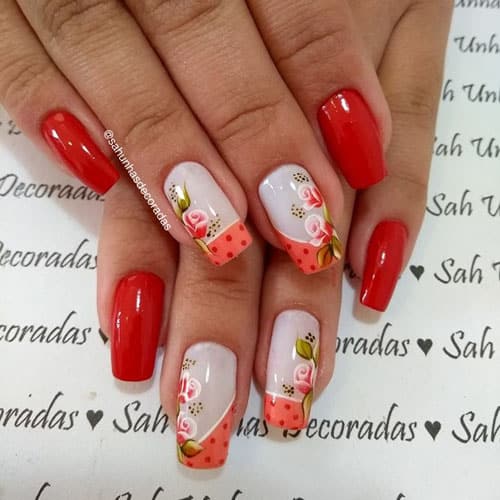 Uñas decoradas con flores