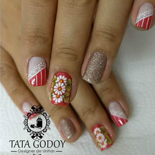 Uñas decoradas con flores