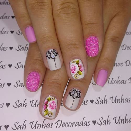 Uñas decoradas con flores