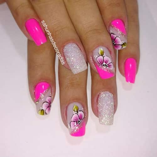 Uñas decoradas con flores