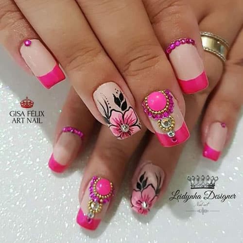 Uñas decoradas con flores