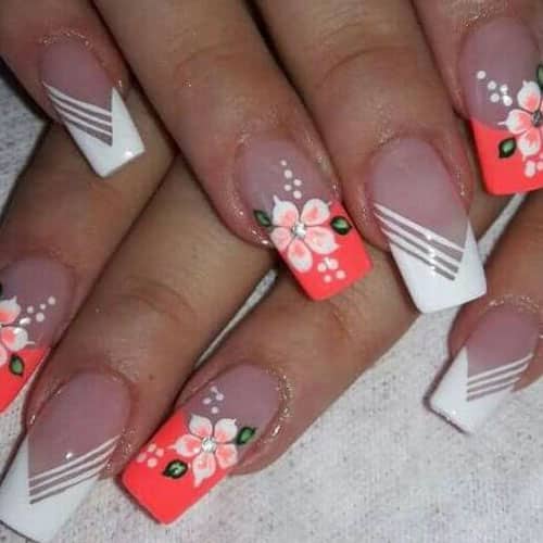 Uñas decoradas con flores