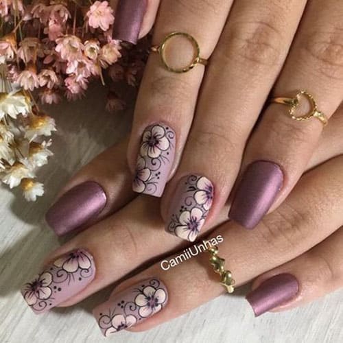 Uñas decoradas con flores