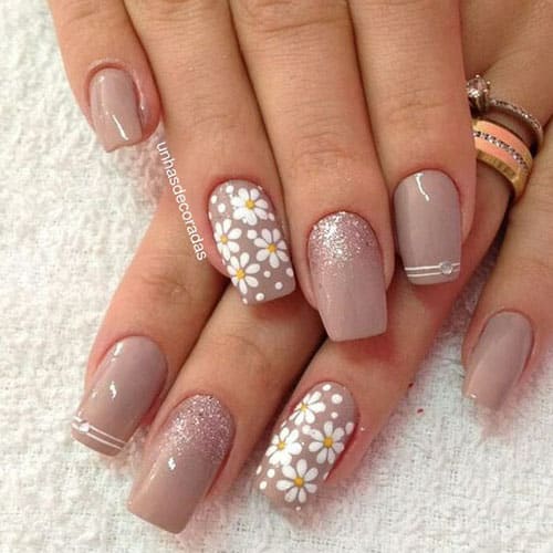 Uñas decoradas con flores