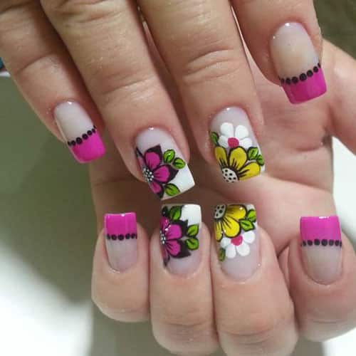 Uñas decoradas con flores