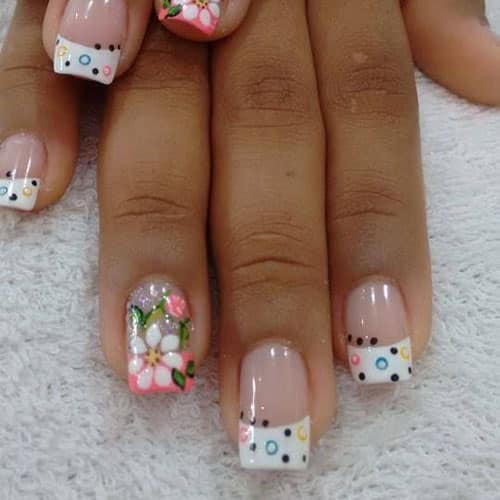 Uñas decoradas con flores