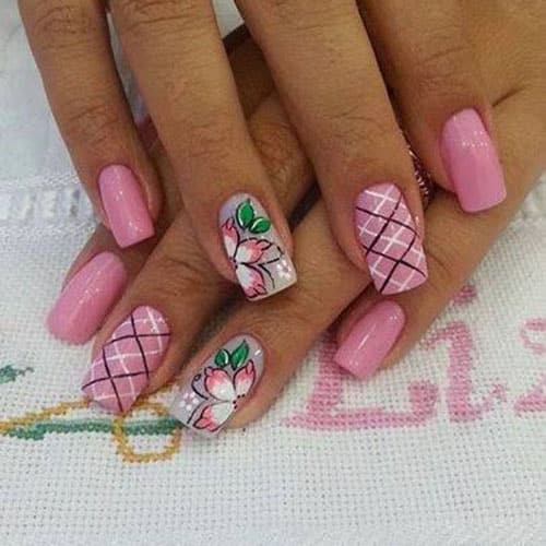 Uñas decoradas con flores