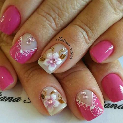 Uñas decoradas con flores