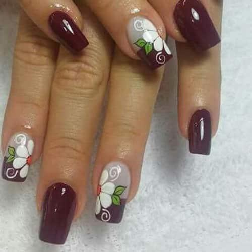 Uñas decoradas con flores