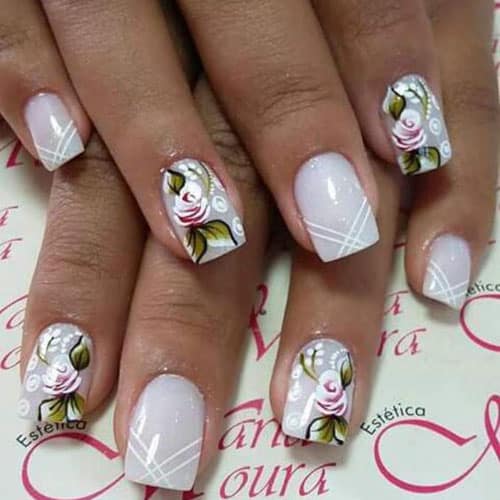 Uñas decoradas con flores