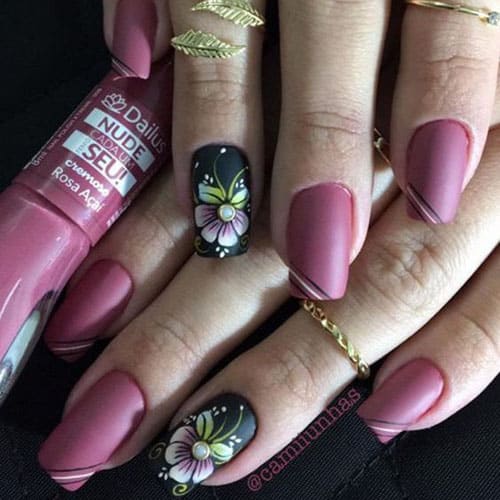 Uñas decoradas con flores