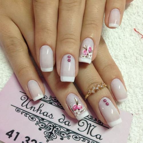 Uñas decoradas con flores