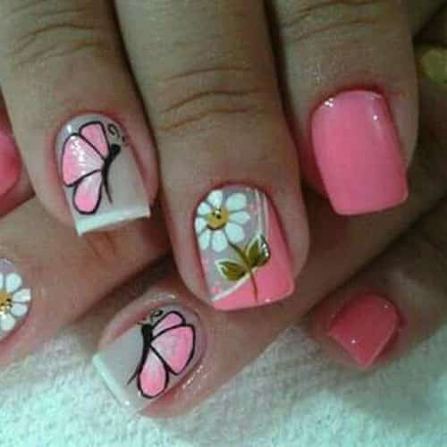 Uñas decoradas con flores