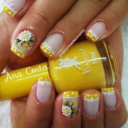 Uñas decoradas con flores