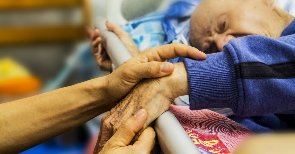 ¿Sabe cuándo es el momento de ingresar al anciano en una residencia?