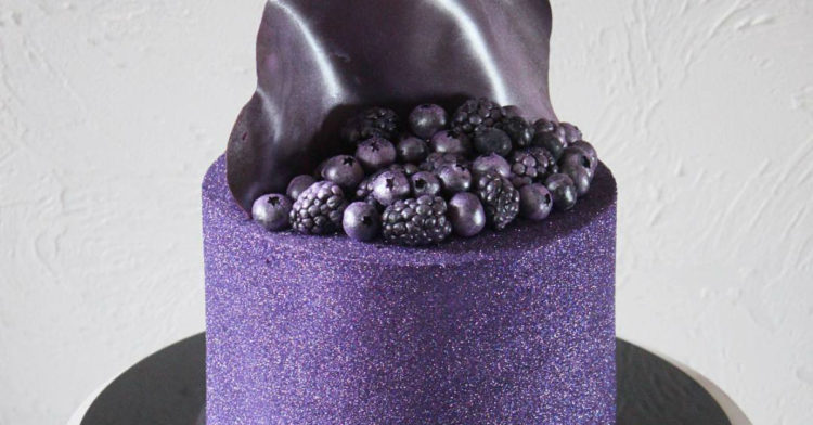 glow cake morado