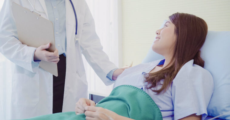 accidente cerebrovascular en mujeres jóvenes