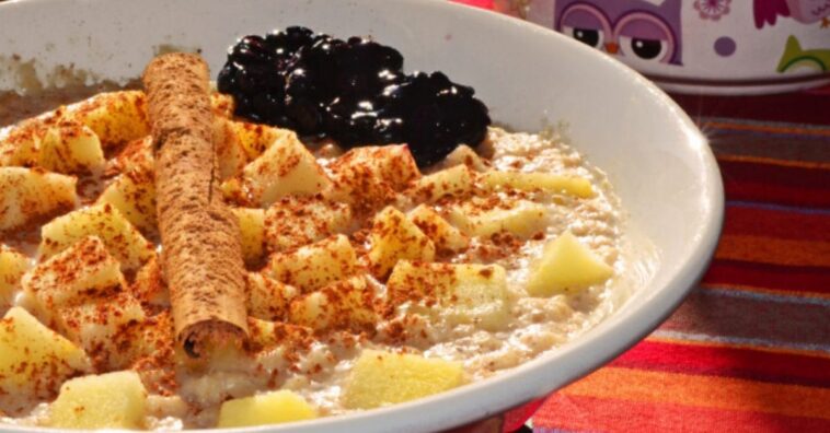 Avena con manzana y canela caliente