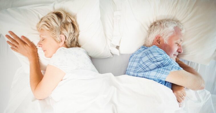 Dormir bien se vuelve más difícil con la edad