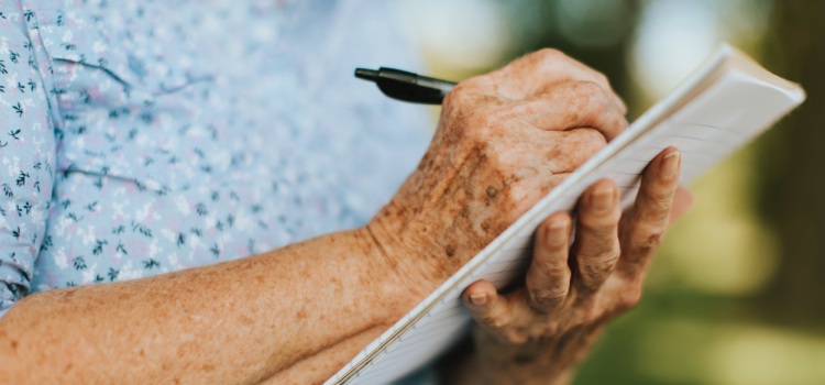 Extirpar el apendice puede reducir el riesgo de padecer de Parkinson caligrafia