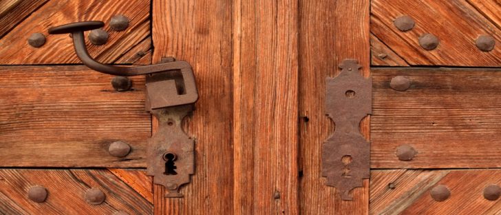 Limpiar puertas de madera