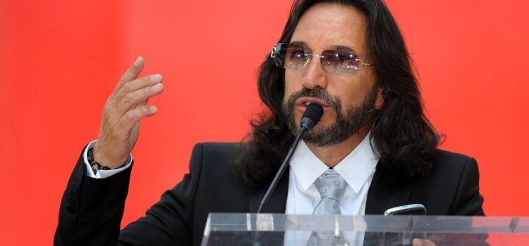 Marco Antonio Solís pide duramente a sus seguidores que usen la mascarilla