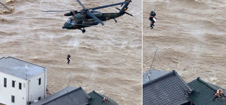 Pareja atrapada en el techo por la inundacion se nego a ser rescatada