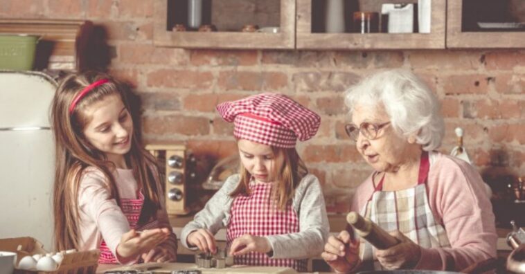Proponen salarios de 2.300 pesos para las abuelas que cuidan a sus nietos