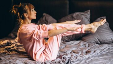 Rutina de ejercicios para hacer en la cama que ayuda a adelgazar y tonificar