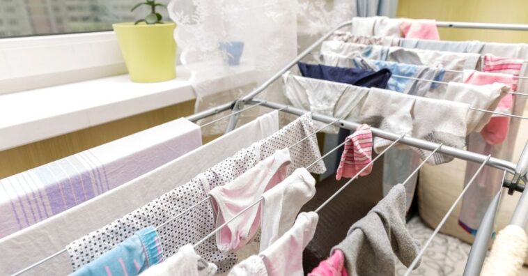 Soluciones para colgar la ropa en un apartamento pequeño