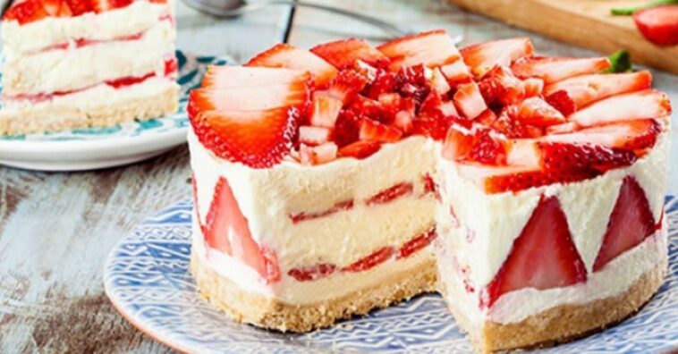 Tarta fría de fresas con crema al estilo guatemalteco